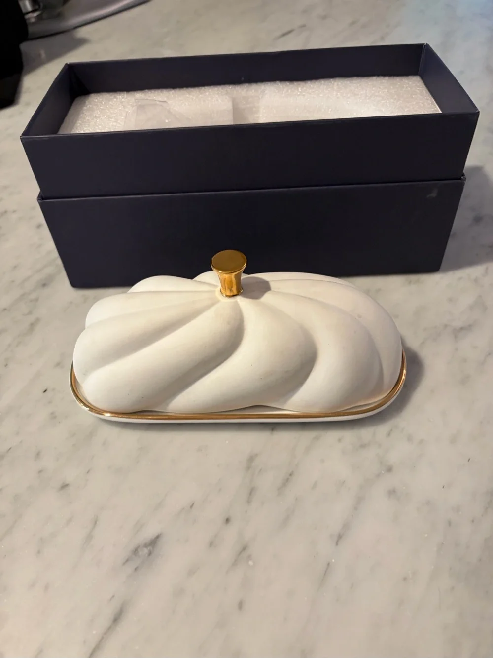 Jonathan Adler Geneva Ceramic Butter Dish in White with Gold Trim nib